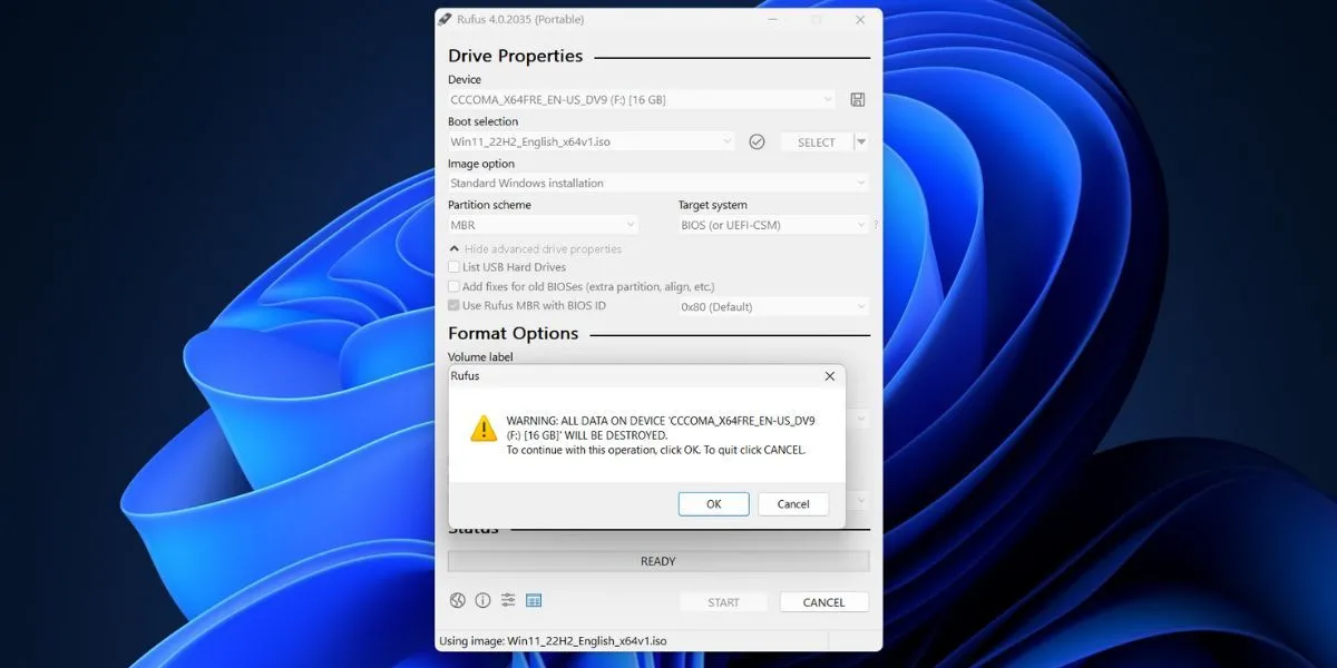 Thông báo xác nhận xóa dữ liệu trên USB trước khi Rufus bắt đầu tạo ổ đĩa cài đặt Windows 11