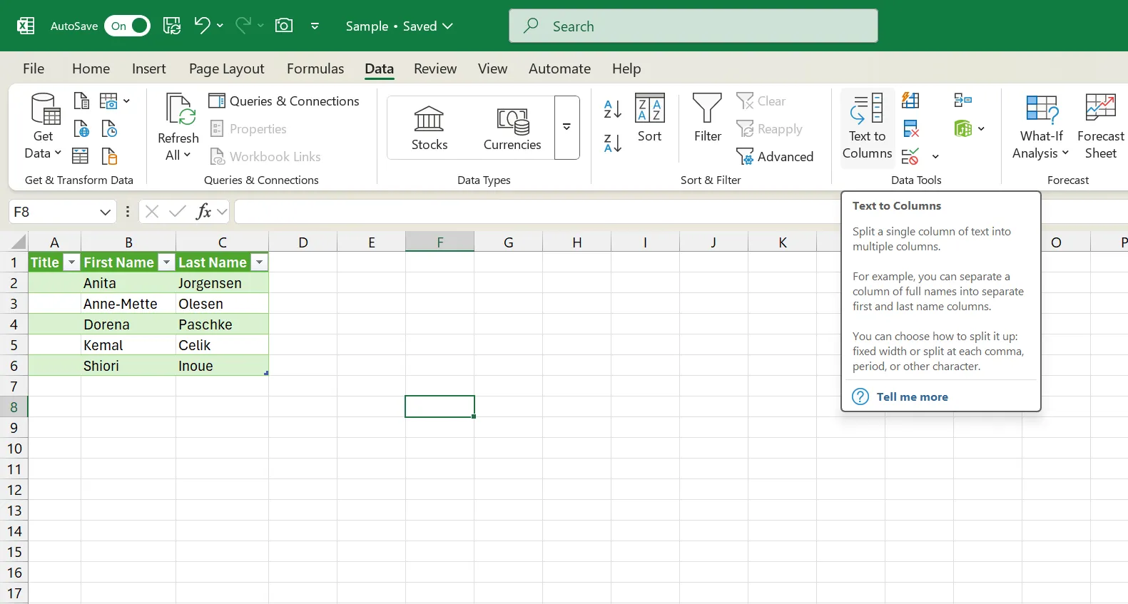 Tính năng Text to Columns (Chuyển Văn Bản Thành Cột) trong Excel giúp tách dữ liệu từ một cột thành nhiều cột riêng biệt dựa trên dấu phân cách