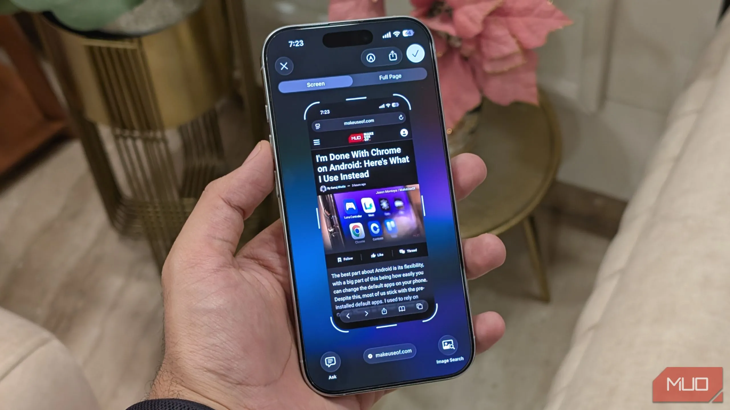 Tính năng Tìm kiếm hình ảnh Visual Intelligence trên iOS 26 phân tích ảnh chụp màn hình và đề xuất hành động liên quan