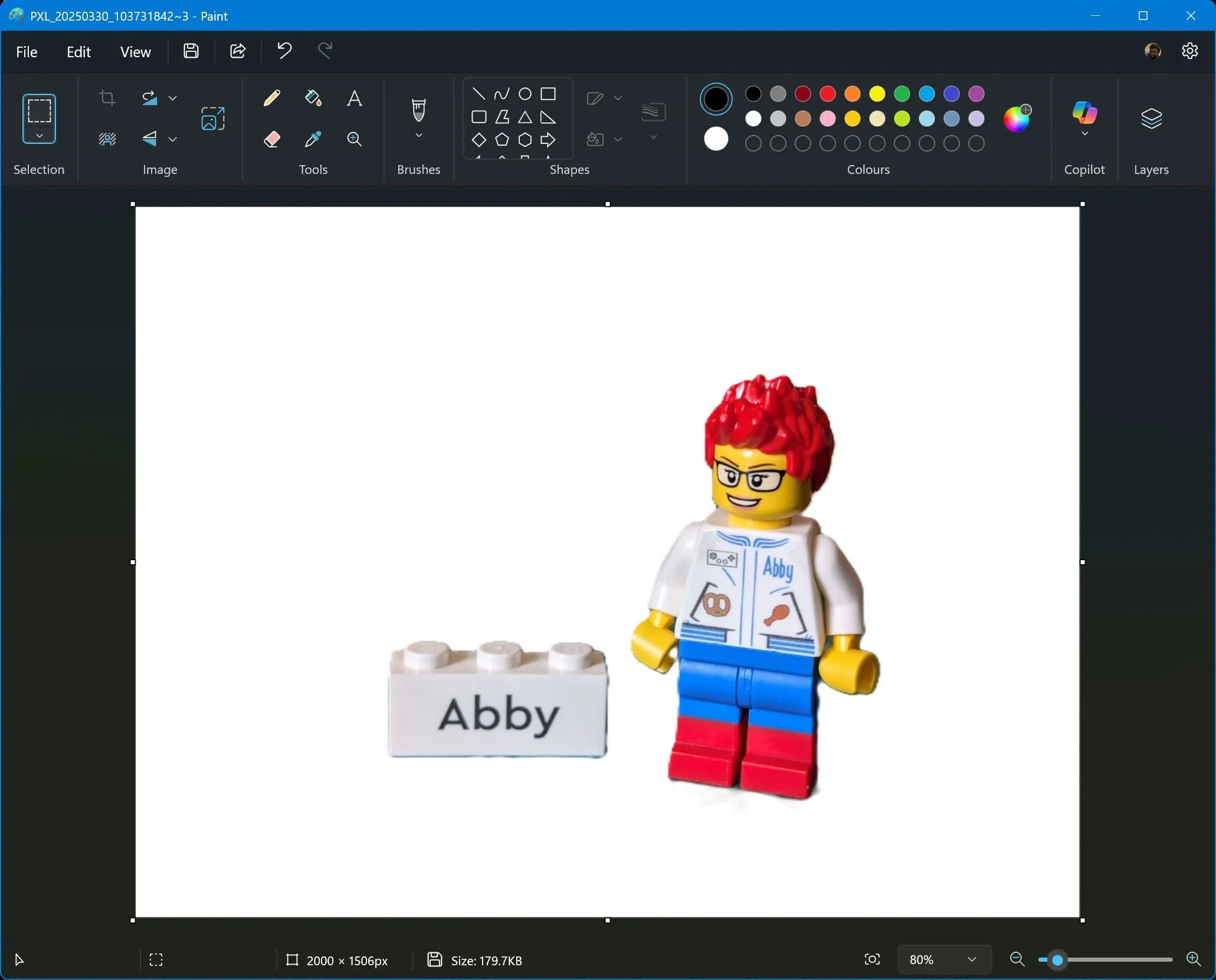 Tính năng xóa nền trong Microsoft Paint giúp loại bỏ phông ảnh tự động.