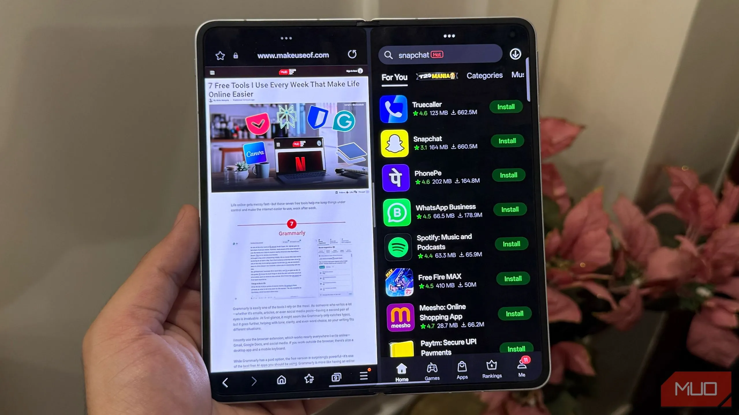 Trải nghiệm đa nhiệm vượt trội trên màn hình gập lớn của OPPO Find N5, xem video và nhắn tin cùng lúc
