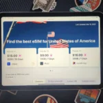Trang web eSIM trên iPad cùng vali du lịch, thể hiện sự tiện lợi của eSIM khi đi xa