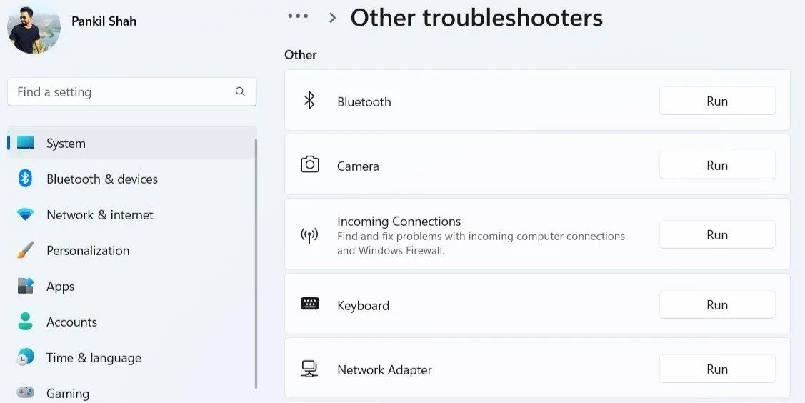 Trình khắc phục sự cố Bluetooth trên Windows 11 đang chạy trong phần Cài đặt.