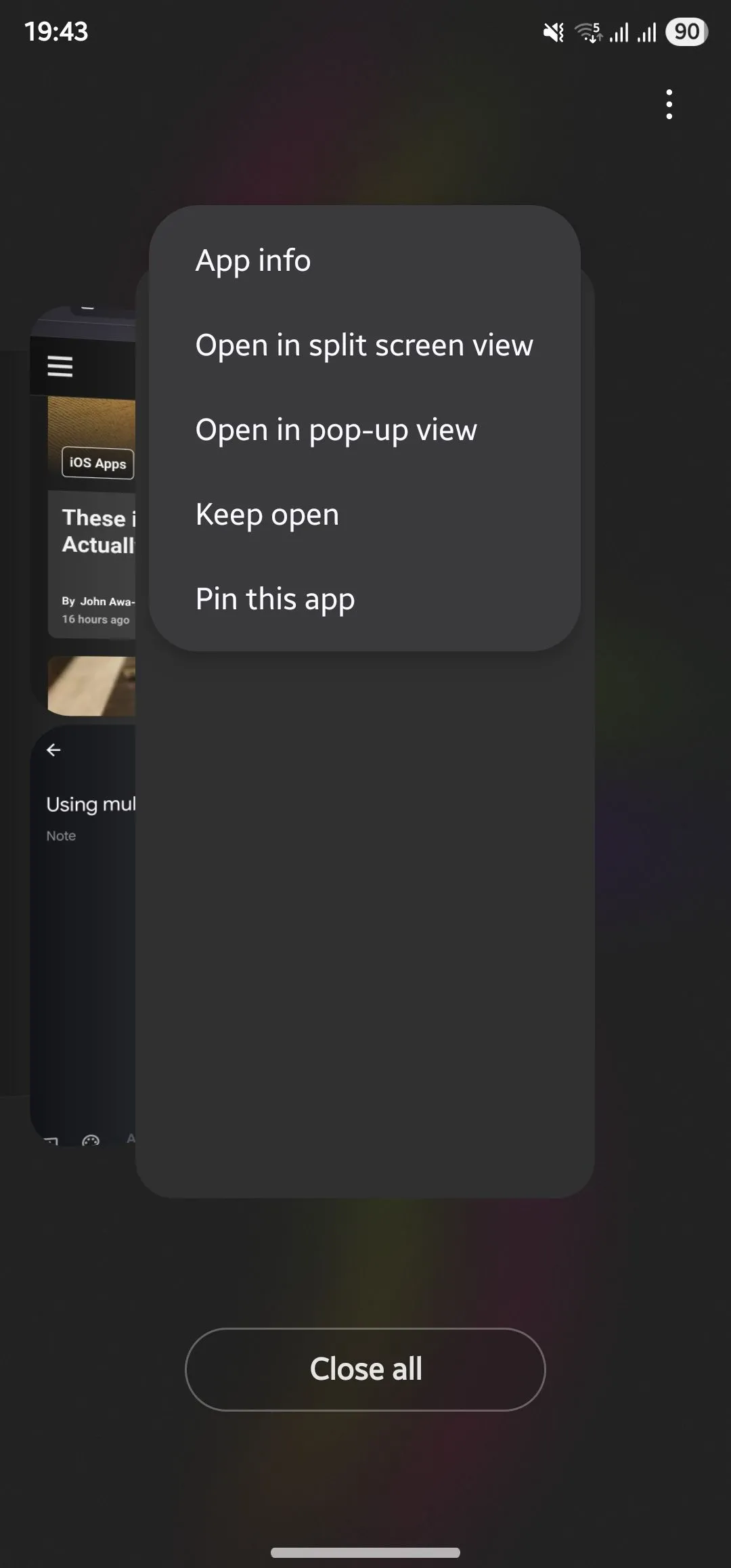Truy cập các tùy chọn đa nhiệm cho ứng dụng trong menu Recents trên điện thoại Samsung.