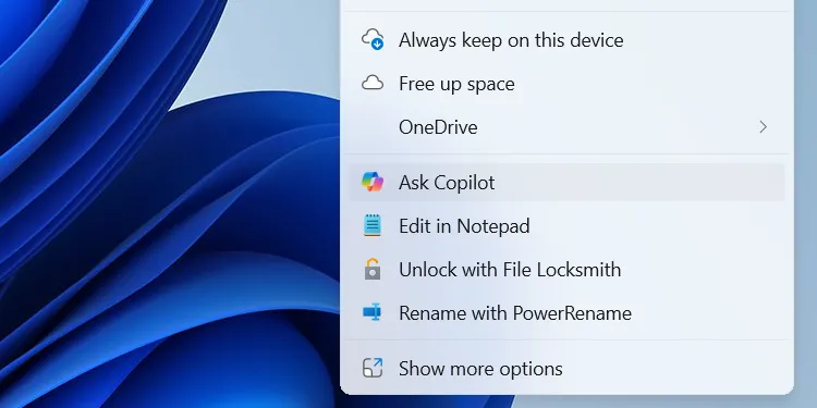 Tùy chọn Ask Copilot hiển thị trong menu ngữ cảnh chuột phải của File Explorer trên Windows