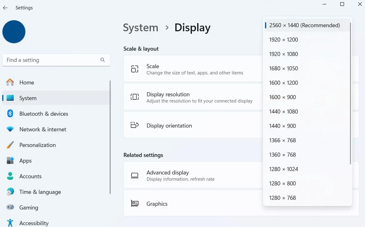 Tùy chọn độ phân giải màn hình trong Cài đặt hiển thị của Windows 11