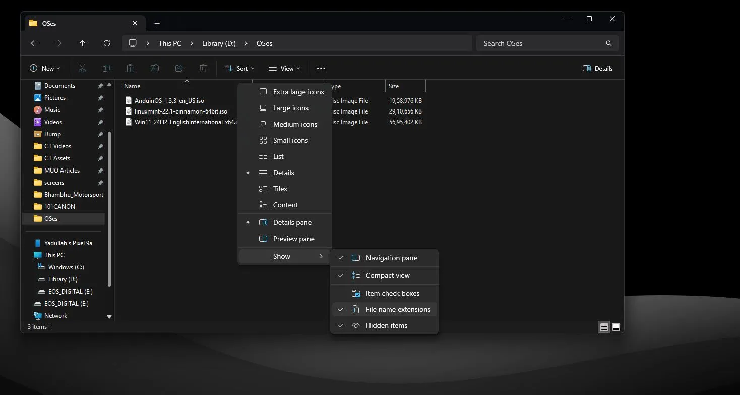 Tùy chọn hiển thị đuôi tệp tin trong menu View của File Explorer Windows 11