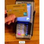Ứng dụng Ảnh trên iPhone hiển thị ảnh thẻ tín dụng