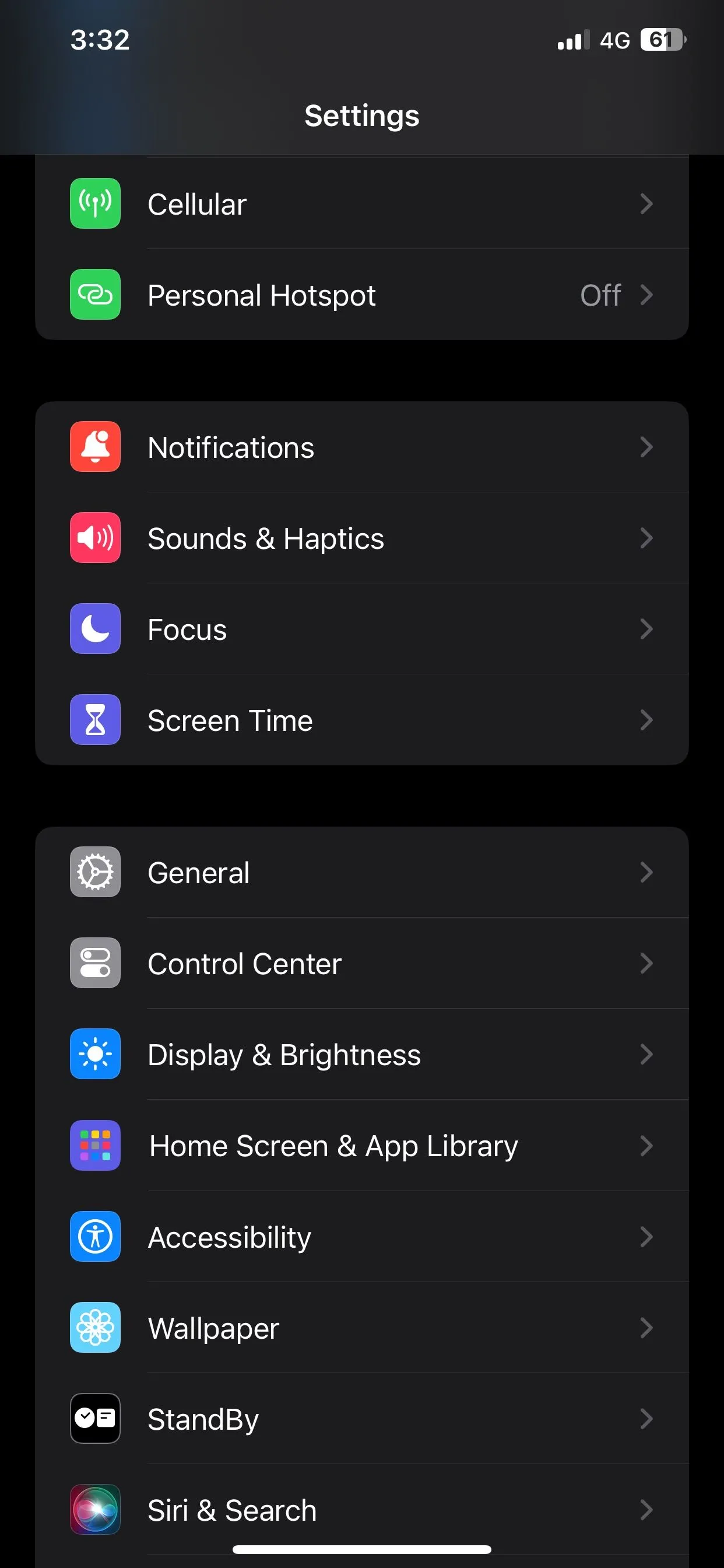 Ứng dụng Cài đặt trên iPhone chạy iOS 17, hiển thị mục Trợ năng.