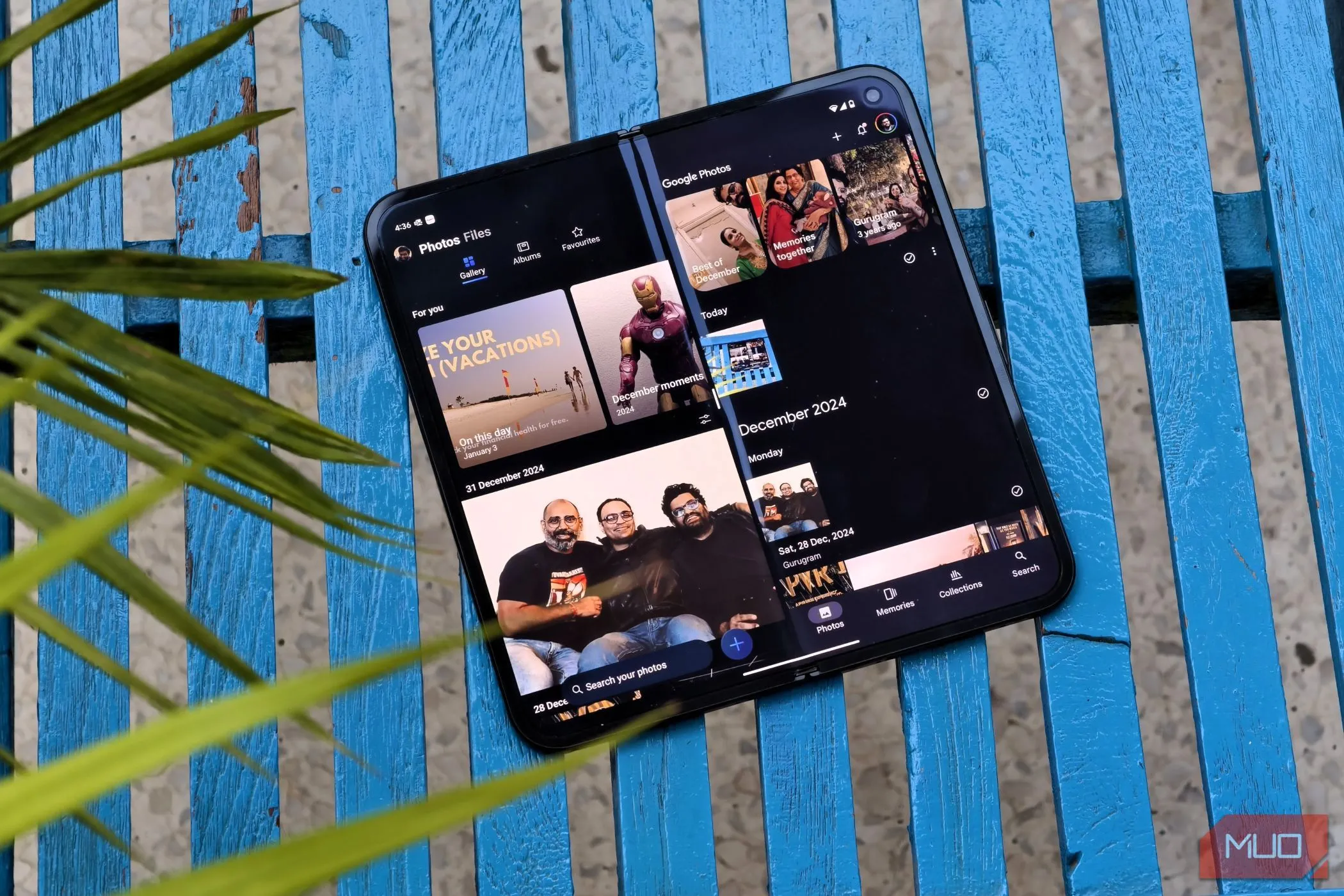 Ứng dụng Google Photos và Microsoft OneDrive đang chạy trên một thiết bị Google Pixel 9 Pro Fold