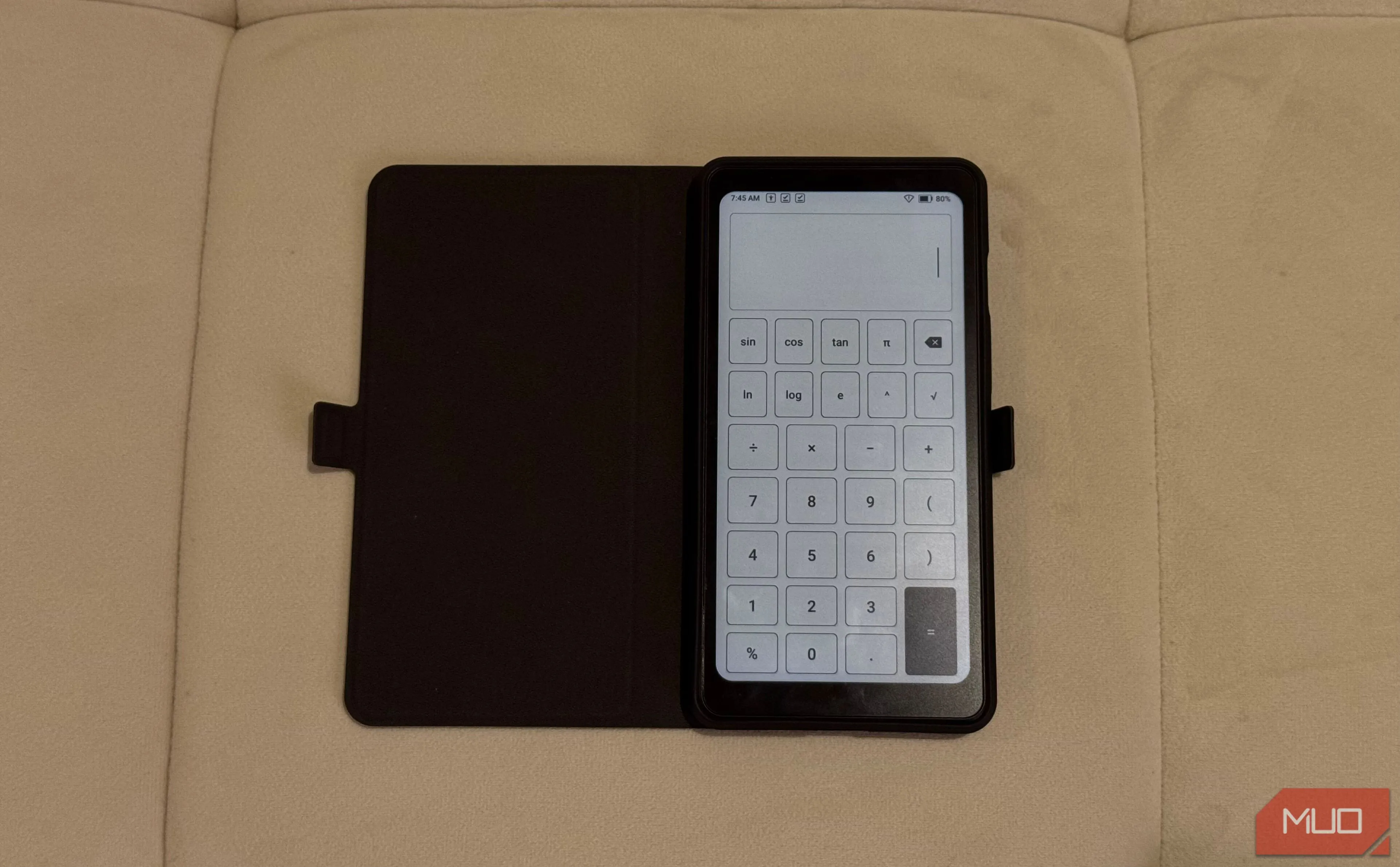 Ứng dụng máy tính Calculator hiển thị trên màn hình E-Ink của Boox Palma 2, với giao diện đơn giản và rõ ràng