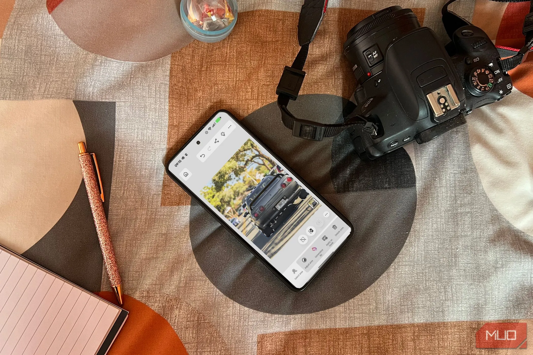 Ứng dụng Photoshop trên điện thoại Android, minh họa khả năng chỉnh sửa ảnh chuyên nghiệp mọi lúc mọi nơi.