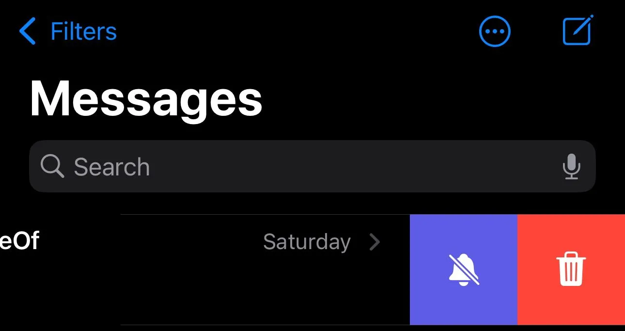 Vuốt sang trái để tắt thông báo (Alerts) nhóm tin nhắn trong ứng dụng Messages iPhone