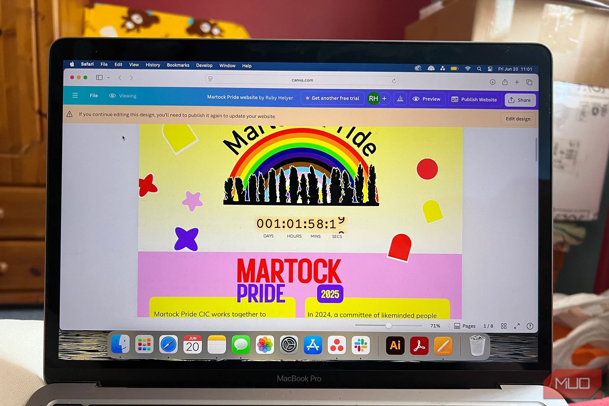 Website Martock Pride được tạo bằng Canva, hiển thị ứng dụng đếm ngược tích hợp trên trang chủ.