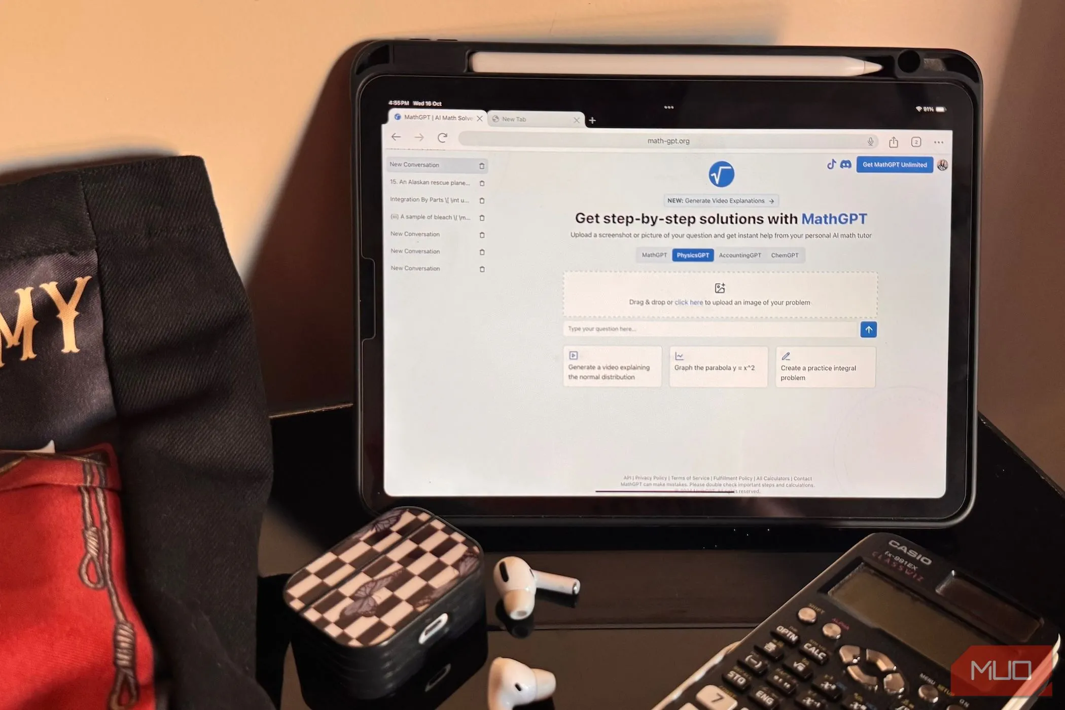 Website MathGPT đang mở trên iPad, cùng với tai nghe AirPods, máy tính Casio và túi vải trên bàn
