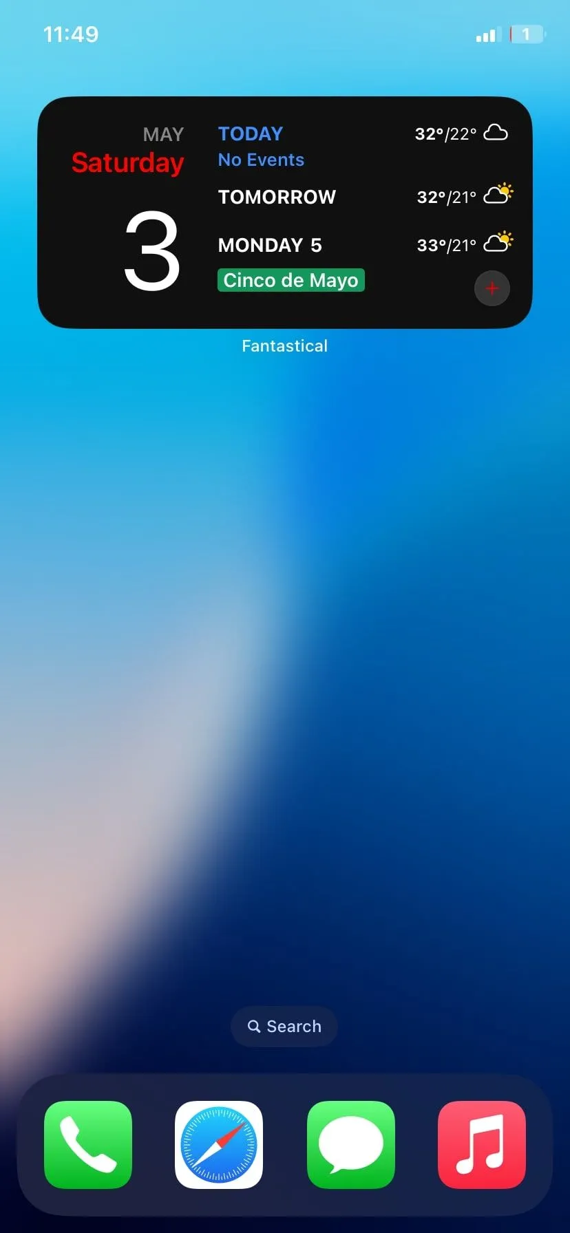 Widget Fantastical hiển thị lịch trình và thời tiết trên màn hình chính iPhone.
