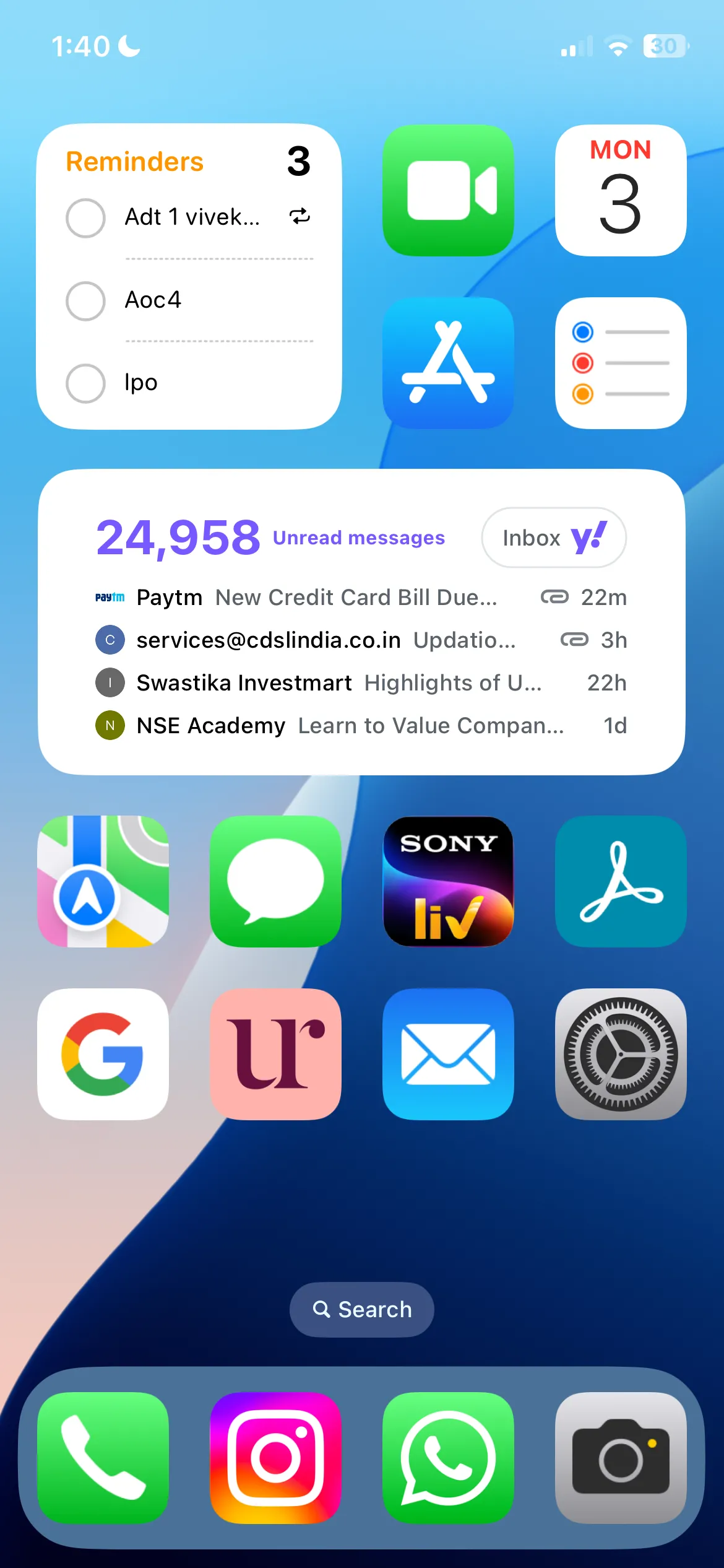Widget Lời nhắc và Ghi chú trên màn hình chính iPhone, hiển thị cách sắp xếp widget gọn gàng.